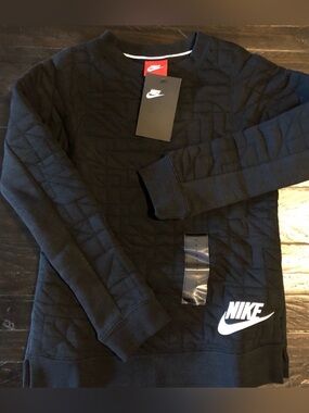 NWOT Girls Nike Black Quilted Crew Neck Pullover Sweatshirt w/ Pockets. Large